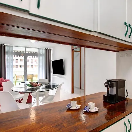 Fayser 108 Beachfront With Pool Сasa de vacaciones